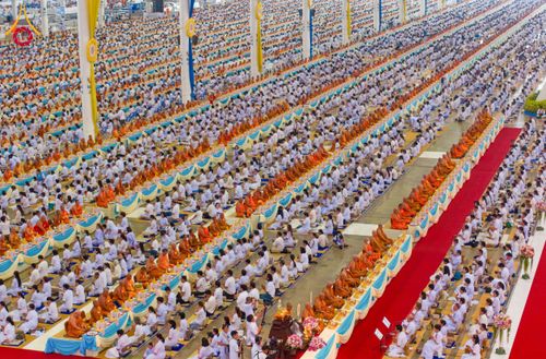 ภาพ No.60019:พิธีเจริญพระพุทธมนต์ "ฉลองอายุวัฒนมงคล 80 ปี หลวงพ่อธัมมชโย" พิธีถวายไทยธรรม คณะสงฆ์ 10,000 กว่าวัดทั่วประเทศ ในวันคุ้มครองโลก วันจันทร์ที่ 22 เมษายน พ.ศ. 2567 ณ สภาธรรมกายสากล วัดพระธรรมกาย จ.ปทุมธานี