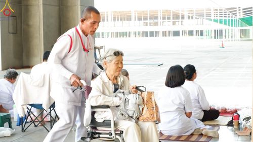 ภาพ No.191477:V.49 สารพัดV สารพัดดี ที่ธรรมยาตรา ในโครงการธรรมยาตรา กตัญญูบูชา มหาปูชนียาจารย์ พระมงคลเทพมุนี(สด จนฺทสโร) พระผู้ปราบมาร อนุสรณ์สถาน 7 แห่ง ปีที่ 13 ระหว่างวันที่ 2-31 มกราคม พ.ศ. 2568