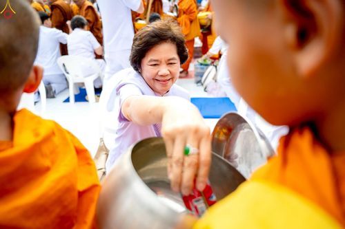 ภาพ No.237133:วันอาทิตย์ที่ 10 สิงหาคม พ.ศ. 2568 มหาสังฆทานครั้งยิ่งใหญ่ ตักบาตรพระ 10,000 รูป ถ.นิพัทธ์อุทิศ 3 ใจกลางนครหาดใหญ่ จ.สงขลา (ชุดที่ 2)