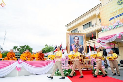 ภาพ No.241960:วันอาทิตย์ที่ 31 สิงหาคม พ.ศ. 2568 พิธีทำบุญแด่คณะสงฆ์ 122 รูป ฉลอง 121 ปี อำเภอคลองหลวง จ.ปทุมธานี เพื่อนำส่งช่วยเหลือคณะสงฆ์ 323 วัด 4 จังหวัดชายแดนภาคใต้ และช่วยเหลือประชาชนจากเหตุปะทะ แนวชายแดนไทย-กัมพูชา ณ บริเวณหน้าที่ว่าการอำเภอคลองหลวง 