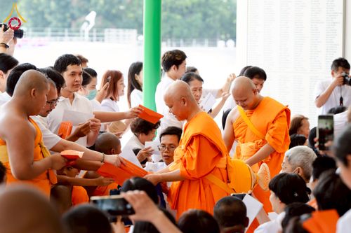 ภาพ No.223814:วันอาทิตย์ที่ 11 พฤษภาคม พ.ศ. 2568 พิธีอุปสมบทสามเณรเปรียญธรรมอุปสมบทอุทิศชีวิต 9 รูป อุบาสก 1 ท่าน ณ อุโบสถพระไตรปิฏกวัดพระธรรมกาย