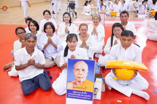 ภาพ No.217025:วันเสาร์ที่ 12 เมษายน พ.ศ. 2568 พิธีเวียนประทักษิณรอบพระมหาธรรมกายเจดีย์  พิธีวันทาเจดีย์ พิธีขอขมาและมอบผ้าไตร ในโครงการอุปสมบทหมู่ บูชาธรรมหลวงพ่อธัมมชโย, โครงการธรรมทายาท ระดับอุดมศึกษา รุ่นที่ 52 ,  โครงการบวชพระนานาชาติ AEC & WAB CEO รุ่นที่ 4 , ณ ว