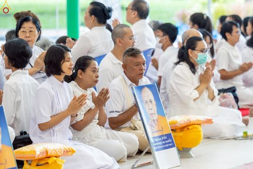 ภาพ No.228933:วันเสาร์ที่ 14 มิถุนายน พ.ศ. 2568 พิธีเวียนประทักษิณ , พิธีขอขมารับผ้าไตร ในโครงการบรรพชาอุปสมบทหมู่ ผู้บริหารรุ่นที่ 15 และ อุดมศึกษา รุ่นที่ 52 ณ โบสถ์พระไตรปิฎก วัดพระธรรมกาย