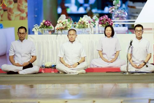 ภาพ No.244283:วันที่ 7 กันยายน พ.ศ. 2568 พิธีจุดประทีป วันครูผู้ค้นพบวิชชาธรรมกาย ณ ลานธรรมฯ และวิหารคด วัดพระธรรมกาย