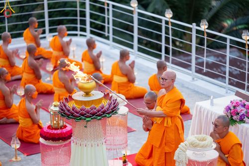 ภาพ No.119237:พิธีจุดประทีปถวายเป็นพุทธบูชา และบูชาธรรมมหาปูชนียาจารย์ พระมงคลเทพมุนี(สด จนฺทสโร) ในโครงการธรรมยาตราฯ วันที่ 26 มกราคม พ.ศ. 2567 ณ อาคารธรรมยาตรา กตัญญูบูชามหาปูชนียาจารย์ ตรงข้ามวัดปากน้ำภาษีเจริญ จ.กรุงเทพมหานคร