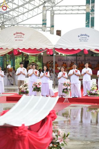 ภาพ No.158186:พิธีทอดผ้าป่า ติดตั้งแผ่นสิริฉะทะนะรัสมี(หลังคา) อาคาร 80 ปี หลวงพ่อธัมมชโย วันอาทิตย์ที่ 22 กันยายน พ.ศ. 2567 ณ ศูนย์ปฏิบัติธรรมวิหารแดง อ.วิหารแดง จ.สระบุรี