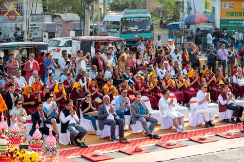 ภาพ No.212974:วันที่ 14 - 15 มีนาคม พ.ศ. 2568 คณะสงฆ์และสามเณรเดินธรรมยาตรา ในโครงการบวชสามเณรเนปาล 500 รูป ไปยังสถานที่รอบมายาเทวีและลุมพินีเกรด ณ ลุมพินี ประเทศเนปาล