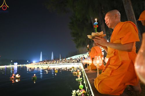 ภาพ No.170372:พิธีลอยกระทงธรรม ณ สระเศรษฐีทะเลบุญ มหาวิหารพระมงคลเทพมุนีฯ วัดพระธรรมกาย วันศุกร์ที่ 15 พฤศจิกายน พ.ศ.2567 (วันเพ็ญ 15 ค่ำ เดือน 12)
