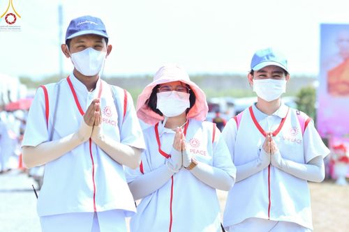 ภาพ No.130078:V.34 เพื่อธรรมเพื่อบางกล่ำ การรับบุญของเจ้าหน้าที่หน่วยงานต่างๆ  เพื่องานธรรมยาตราอัญเชิญพระบรมสารีริกธาตุ ประดิษฐาน ณ มหารัตนเจดีย์สิริปทุมสวรรค์ (เจดีย์อริยพุทธะ 5 พระองค์) ณ ศูนย์ปฏิบัติธรรมภาคใต้ อ.บางกล่ำ จ.สงขลา ระหว่างวันที่ 9-10 มีนาคม พ.ศ. 2567