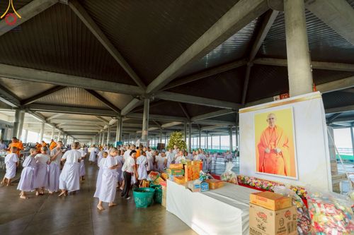 ภาพ No.214666:วันศุกร์ที่ 4 เมษายน พ.ศ.2568 นาคธรรมทายาทตักบาตรพระพี่เลี้ยง ในโครงการบรรพชาสามเณร ฟื้นฟูพระพุทธศาสนาทั่วไทย ณ วิหารคด 22 วัดพระธรรมกาย