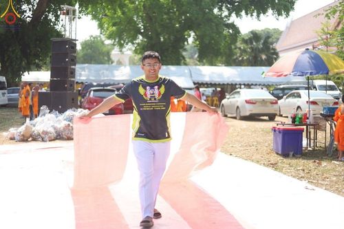 ภาพ No.58766:พิธีตักบาตรพระ ๑,๐๐๐ รูป สมโภชครบรอบ ๘๐๐ ปี พระบรมธาตุเมืองเชลียง ณ วัดพระศรีรัตนมหาธาตุ ราชวรวิหาร  (วัดพระปรางค์) ต.ศรีสัชนาลัย  อ.ศรีสัชนาลัย จ.สุโขทัย วันพฤหัสบดีที่ ๒๕ เมษายน พ.ศ. ๒๕๖๗