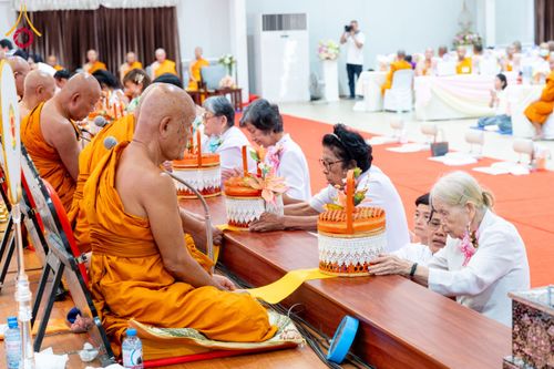 ภาพ No.149503:พิธีทักษิณานุปทานแด่บรรพชนตระกูลผ่องสวัสดิ์ และหมู่ญาติที่ล่วงลับไปแล้ว ประจำปี ครั้งที่ 19 วันพฤหัสบดีที่ 22 สิงหาคม พ.ศ. 2567 ณ พระมหาเจดีย์ทัตตชีโว ศูนย์อบรมเยาวชนกาญจนบุรี