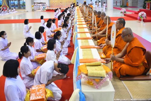 ภาพ No.146164:วันมหารำลึก ครั้งที่ 34 พิธีร่วมรำลึกถึงนักสร้างบารมีที่ล่วงลับไปแล้ว , พิธีสวดพระพุทธมนต์ ณ ห้องแก้วสารพัดนึก 1 วัดพระธรรมกาย วันเสาร์ที่ 27 กรกฎาคม พ.ศ. 2567