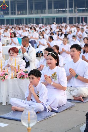 ภาพ No.122048:พิธีจุดประทีปถวายเป็นพุทธบูชา และบูชาธรรมมหาปูชนียาจารย์ พระมงคลเทพมุนี(สด จนฺทสโร) ในโครงการธรรมยาตรา กตัญญูบูชา มหาปูชนียาจารย์ พระมงคลเทพมุนี(สด จนฺทสโร) พระผู้ปราบมาร อนุสรณ์สถาน 7 แห่ง ปีที่ 12 วันที่ 31 มกราคม พ.ศ. 2567 ณ วัดพระธรรมกาย จ.ปทุมธานี