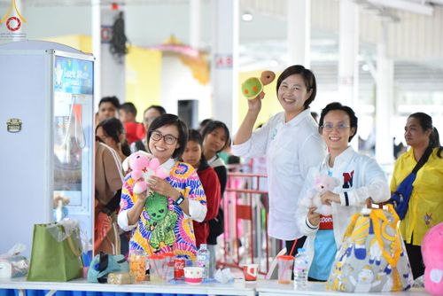 ภาพ No.111303:กิจกรรมงานวันเด็กแห่งชาติ รวมพลังเด็กเก่งและดี สร้างความดีสากล ปีที่ 6 ร่วมจัดโดย เทศบาลเมืองท่าโขลง พุทธสมาคมปทุมธานี องค์การบริหารส่วนตำบลคลองสาม ณ วัดพระธรรมกาย จ.ปทุมธานี วันที่ 13 มกราคม พ.ศ. 2567