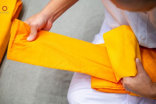 ภาพ No.159775:พิธีตัดปอยผมปลงผมนาคธรรมทายาท, พิธีบรรพชาอุปสมบทหมู่ โครงการอุปสมบทหมู่บูชาธรรม 140 ปี พระมงคลเทพมุนี (สด จนฺทสโร) ณ โบสถ์พระไตรปิฏก วัดพระธรรมกาย วันเสาร์ที่ 5 ตุลาคม พ.ศ. 2567