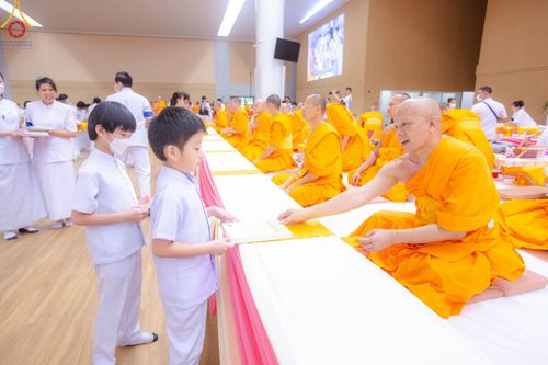 ภาพ No.138875:พิธีถวายกองทุนสนับสนุน การสร้างพระไตรปิฎกฉบับธรรมชัย และอนุรักษ์คัมภีร์ใบลาน น้อมบูชาธรรมหลวงพ่อธัมมชโย 80 ปี ณ ห้องแก้วสารพัดนึก 2 วัดพระธรรมกาย วันเสาร์ที่ 1 มิถุนายน พศ. 2567