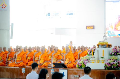 ภาพ No.177446:พิธีถวายภัตตาหารเมนูสวรรค์ และพิธีบุพเปตพลี ครั้งที่ 158 ร่วมอุทิศบุญแด่หมู่ญาติที่ล่วงลับไปแล้ว และสืบทอดอายุพระพุทธศาสนา ณ วัดพระธรรมกาย วันที่ 30 พฤศจิกายน พ.ศ.2567 (วันพระ แรม 15 ค่ำ เดือน 12)