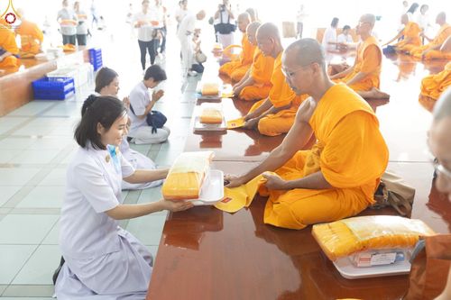 ภาพ No.229752:วันที่ 25 มิถุนายน พ.ศ. 2568 (แรม 15 ค่ำ เดือน 7) พิธีบุพเปตพลี ครั้งที่ 166 ร่วมอุทิศบุญแด่หมู่ญาติที่ล่วงลับไปแล้ว และสืบทอดอายุพระพุทธศาสนา ณ หอฉันคุณยายอาจารย์ฯ วัดพระธรรมกาย