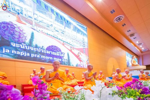 ภาพ No.177650:พิธีตักบาตรและพิธีบูชาข้าวพระ ในวันอาทิตย์ต้นเดือนที่ 1 ธันวาคม พ.ศ. 2567 ณ สภาธรรมกายสากล วัดพระธรรมกาย