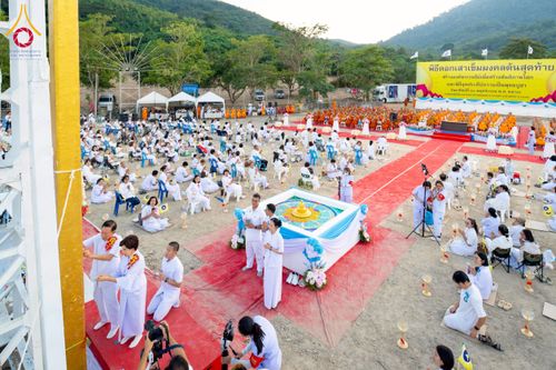 ภาพ No.275159:วันอาทิตย์ที่ 30 พฤศจิกายน พ.ศ. 2568 พิธีตอกเสาเข็ม "สร้างองค์พระเจดีย์เพื่อสร้างสันติภาพโลก" ต้นสุดท้าย ณ ศูนย์ปฏิบัติธรรมระยอง (บ้านช่องลม)