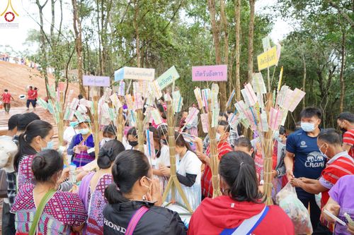 ภาพ No.50606:ประมวลภาพพิธีตักบาตร ณ วัดแม่แพ จ.แม่ฮ่องสอน เนื่องในวันธรรมชัย