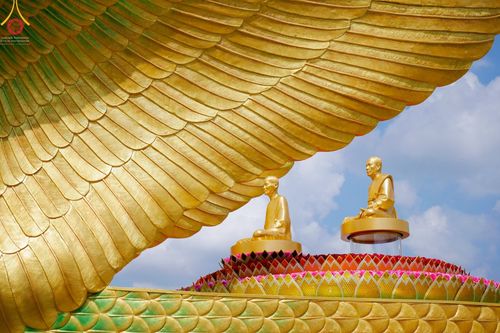 ภาพ No.43202:พิธีอัญเชิญมยุรนาวากาศ บูชาธรรมมหาปูชนียาจารย์ วันพฤหัสบดีที่ 3 กุมภาพันธ์ พ.ศ. 2565