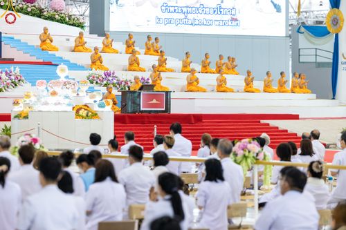 ภาพ No.52286:ประมวลภาพพิธีบูชาข้าวพระ (วันอาทิตย์ต้นเดือนตุลาคม) ณ วัดพระธรรมกาย จ.ปทุมธานี 