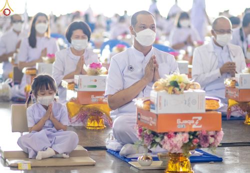 ภาพ No.48172:ประมวลภาพพิธีถวายผ้าอาบน้ำฝน และประทีปโคมไฟ เนื่องในวันอาสาฬหบูชา ประจำปี 2565