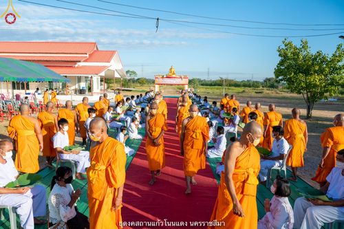 ภาพ No.40252:พิธีตัดปอยผม ปลงผม ขอขมารับผ้าไตรและพิธีบรรพชา ในโครงการอุปสมบท บูชาธรรมมหาปูชนียาจารย์ ประจำปี 2564 ชุดที่ 11