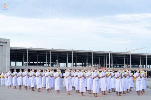 ภาพ No.47514:ประมวลภาพพิธีขอขมาและมอบผ้าไตร โครงการบรรพชาอุปสมบทหมู่ รุ่นเข้าพรรษา 2565