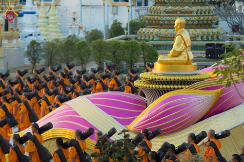 ภาพ No.294666:วันอาทิตย์ที่ 14 ธันวาคม พ.ศ.2568 พระธรรมยาตราปฏิบัติธรรมและถ่ายภาพหมู่ประวัติศาสตร์ ณ วัดสองพี่น้อง ต.ต้นตาล อ.สองพี่น้อง จ.สุพรรณบุรี ในโครงการธรรมยาตรา กตัญญูบูชา มหาปูชนียาจารย์ พระมงคลเทพมุนี(สด จนฺทสโร) พระผู้ปราบมาร อนุสรณ์สถาน 7 แห่ง ปีที่ 14