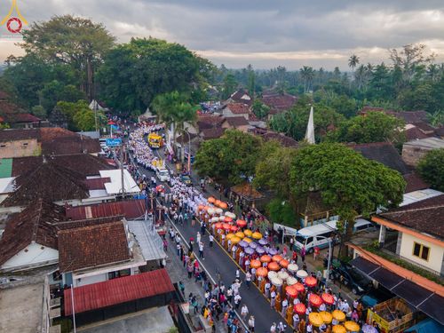 ภาพ No.46362:ประมวลภาพขบวนรถบุปผชาติ อัญเชิญน้ำและไฟศักดิ์สิทธิ์ ณ ประเทศอินโดนีเซีย