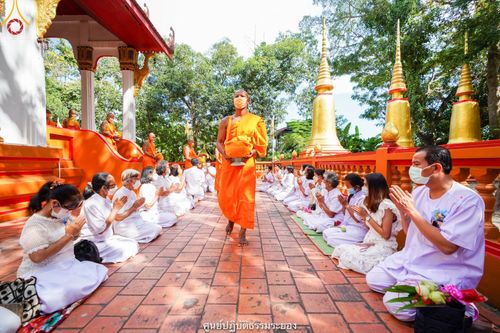 ภาพ No.40915:พิธีตัดปอยผม ปลงผม ขอขมารับผ้าไตรและพิธีบรรพชา ในโครงการอุปสมบท บูชาธรรมมหาปูชนียาจารย์ ประจำปี 2564 ชุดที่ 18