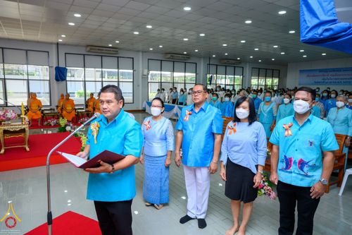 ภาพ No.53223:ประมวลภาพพิธีทำบุญ และฟังเทศน์ บทพระธรรมเทศนาเฉลิมพระธรรมบารมีใน “อุภินนมัตถจรกถา” เนื่องในโอกาสมหามงคลเฉลิมพระชนมพรรษา 90 พรรษา สมเด็จพระนางเจ้าสิริกิติ์ พระบรมราชินีนาถ พระบรมราชชนนีพันปีหลวง