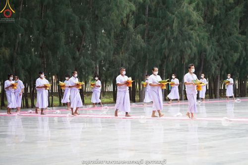 ภาพ No.39626:พิธีตัดปอยผม ปลงผม ขอขมารับผ้าไตรและพิธีบรรพชา ในโครงการอุปสมบท บูชาธรรมมหาปูชนียาจารย์ ประจำปี 2564 ชุดที่ 4