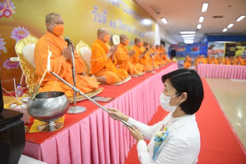 ภาพ No.49767:ประมวลภาพพิธีสักการะรูปหล่อพระมงคลเทพมุนี หลวงปู่วัดปากน้ำ ณ ห้างทวีกิจคอมเพล็กซ์ อ.เมือง จ.สระบุรี