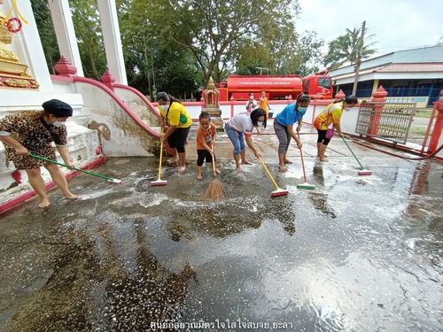 ภาพ No.40070:พิธีตัดปอยผม ปลงผม ขอขมารับผ้าไตรและพิธีบรรพชา ในโครงการอุปสมบท บูชาธรรมมหาปูชนียาจารย์ ประจำปี 2564 ชุดที่ 9