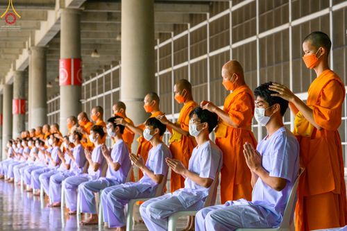 ภาพ No.43915:ประมวลภาพพิธีปลงผม ในโครงการอบรมธรรมทายาทระดับอุดมศึกษา รุ่นที่ 49