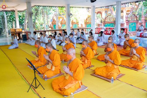 ภาพ No.43756:พิธีประดิษฐานพระบรมสารีริกธาตุเจดีย์พระพุทธเจ้า 28 พระองค์  ณ โบสถ์เรือหงษ์วัดพระธาตุแสนคำฟู 