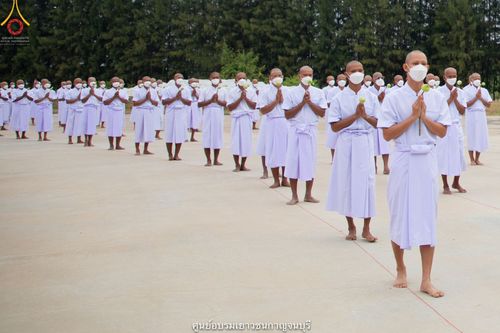 ภาพ No.40842:พิธีตัดปอยผม ปลงผม ขอขมารับผ้าไตรและพิธีบรรพชา ในโครงการอุปสมบท บูชาธรรมมหาปูชนียาจารย์ ประจำปี 2564 ชุดที่ 17