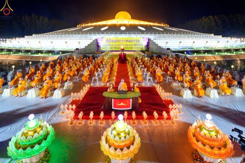 ภาพ No.55327:ประมวลภาพพิธีลอยกระทงธรรม ณ วัดพระธรรมกาย (วันที่ 8 พฤศจิกายน พ.ศ. 2565)