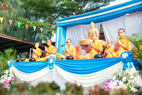 ภาพ No.45806:ประมวลภาพพิธีตักบาตรสามเณรใหม่ โครงการบรรพชาสามเณรฟื้นฟูพระพุทธศาสนาทั่วไทย ณ ศูนย์ปฏิบัติธรรมพระนครศรีอยุธยา