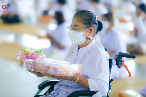 ภาพ No.51932:ประมวลภาพพิธีกฐินสัมฤทธิ์ ปีที่ 15 และกฐินสมทบ วัดกัลยาณมิตรทั้งภายในและต่างประเทศ ปีที่ 5