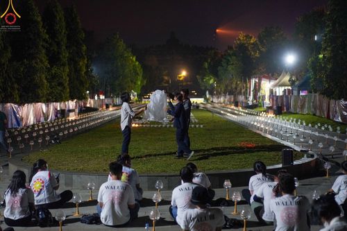 ภาพ No.46466:พิธีจุดโคมวิสาขประทีป วันวิสาขบูชา พ.ศ. 2565 ณ ประเทศอินโดนีเซีย