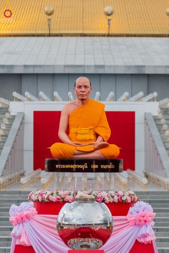 ภาพ No.52521:ประมวลภาพวันคล้ายวันเกิดครบรอบ 138 ปี พระมงคลเทพมุนี (สด จนฺทสโร) พระผู้ปราบมาร ชุดที่ 2