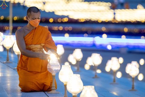 ภาพ No.49061:ประมวลภาพพิธีจุดประทีป  ในวันสมาธิโลก (วันเสาร์ที่ 6 สิงหาคม พ.ศ. 2565)