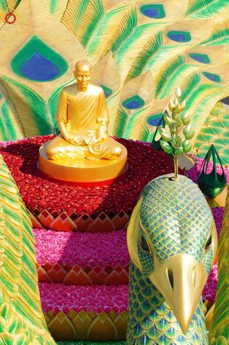 ภาพ No.42646:พิธีอัญเชิญมยุรนาวากาศ ประดิษฐาน ณ อาคาร 100 ปี เนื่องในวันคล้ายวันเกิด ครบ 113 ปี คุณยายอาจารย์มหารัตนอุบาสิกาจันทร์ ขนนกยูง