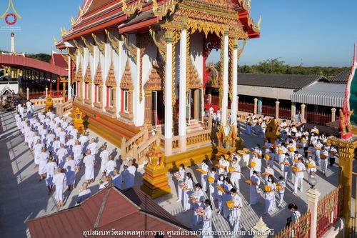 ภาพ No.40371:พิธีตัดปอยผม ปลงผม ขอขมารับผ้าไตรและพิธีบรรพชา ในโครงการอุปสมบท บูชาธรรมมหาปูชนียาจารย์ ประจำปี 2564 ชุดที่ 12