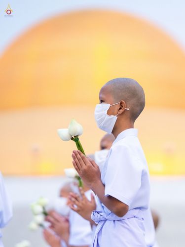 ภาพ No.44189:ประมวลภาพพิธีเวียนประทักษิณ, พิธีวันทาพระมหาธรรมกายเจดีย์ และพิธีขอขมารับผ้าไตร โครงการบวชภาคฤดูร้อน พ.ศ. 2565